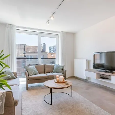 Huswell - Bright At The Harbor Of