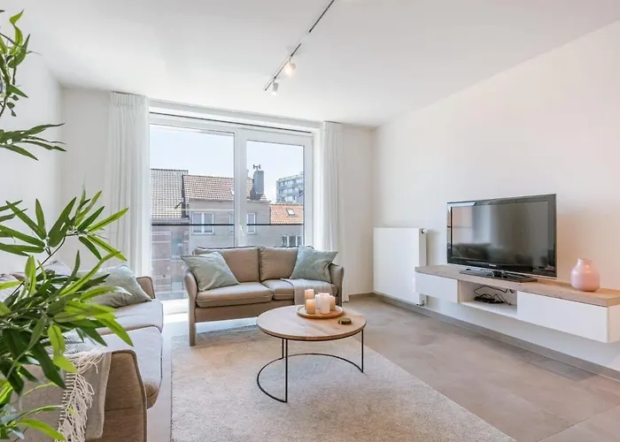 Huswell - Bright At The Harbor Of