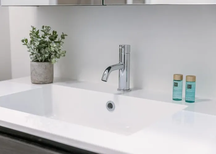 Huswell - Bright At The Harbor Of Oostende