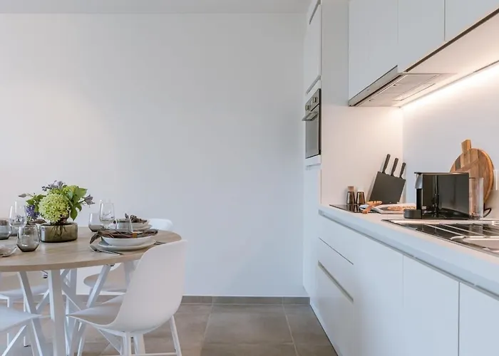 Huswell - Bright At The Harbor Of Oostende