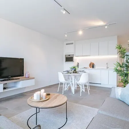 Huswell - Bright At The Harbor Of *